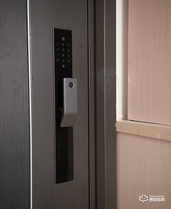 一個門重85KG,小米有品上架,嵌入式智能鎖,自帶10寸屏 一個門重85KG,小米有品上架,嵌入式智能鎖,自帶10寸屏