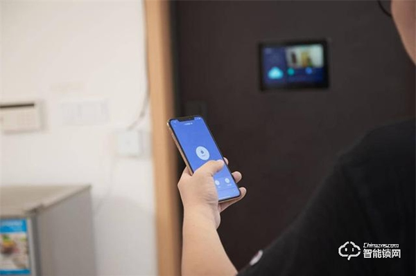 一個門重85KG,小米有品上架,嵌入式智能鎖,自帶10寸屏 一個門重85KG,小米有品上架,嵌入式智能鎖,自帶10寸屏