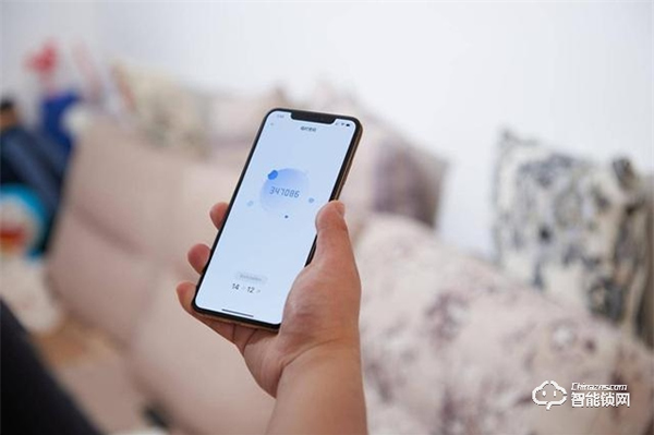 一個門重85KG,小米有品上架,嵌入式智能鎖,自帶10寸屏 一個門重85KG,小米有品上架,嵌入式智能鎖,自帶10寸屏