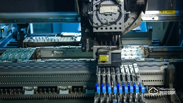 超人鳳凰涅槃,浴火重生。在疫情當下經歷困難,一切謠言止于現 超人鳳凰涅槃,浴火重生。在疫情當下經歷困難,一切謠言止于現