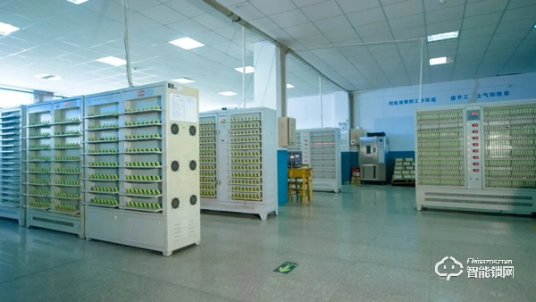 超人鳳凰涅槃,浴火重生。在疫情當下經歷困難,一切謠言止于現 超人鳳凰涅槃,浴火重生。在疫情當下經歷困難,一切謠言止于現