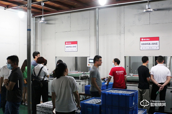 質(zhì)量標(biāo)桿企業(yè)參觀學(xué)習(xí)交流團(tuán)蒞臨櫻花智能鎖總部考察交流 質(zhì)量標(biāo)桿企業(yè)參觀學(xué)習(xí)交流團(tuán)蒞臨櫻花智能鎖總部考察交流