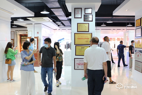 質(zhì)量標(biāo)桿企業(yè)參觀學(xué)習(xí)交流團(tuán)蒞臨櫻花智能鎖總部考察交流 質(zhì)量標(biāo)桿企業(yè)參觀學(xué)習(xí)交流團(tuán)蒞臨櫻花智能鎖總部考察交流