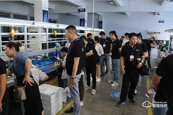 “隱貴房企”升龍集團蒞臨超人科技參觀考察 “隱貴房企”升龍集團蒞臨超人科技參觀考察