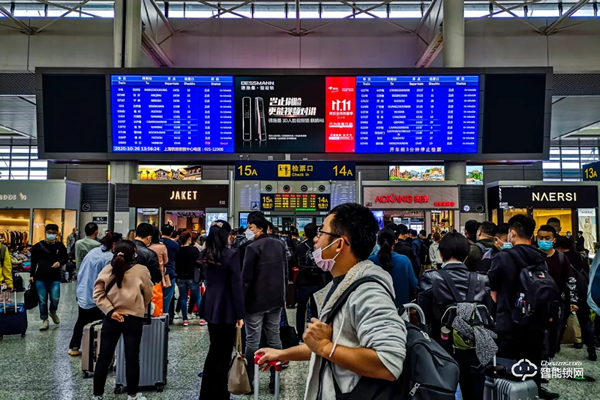 德施曼麒麟R8“刷臉”亮相各大機場高鐵站，二代3D人臉智能鎖迅速引爆中高端市場！