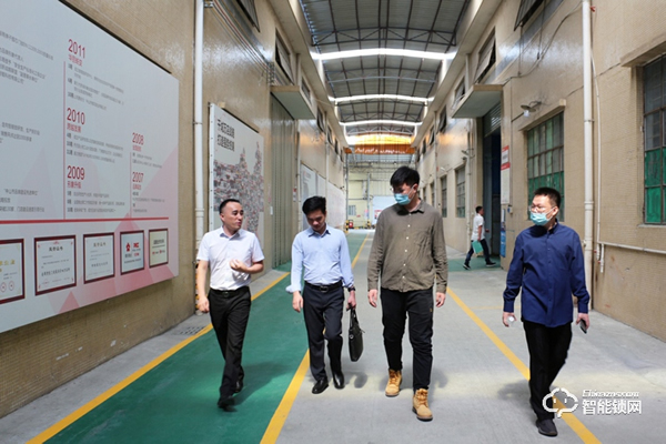 天譽置業地產領導一行蒞臨櫻花智能鎖考察交流