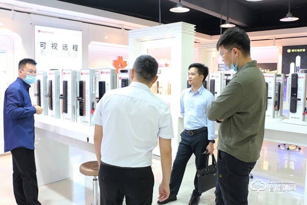 天譽置業地產領導一行蒞臨櫻花智能鎖考察交流