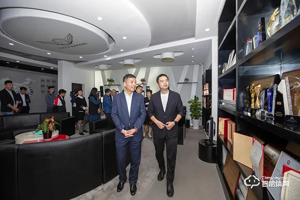 杭州市濱江區(qū)區(qū)委書記王敏帶隊調(diào)研德施曼，強調(diào)政企聯(lián)動，共同打造濱江智能鎖百億產(chǎn)業(yè)