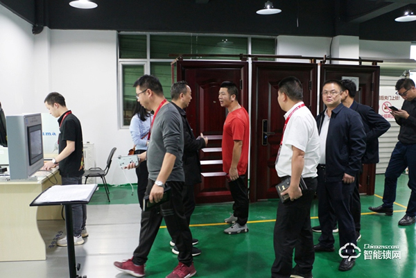 湖南江華赴粵港澳大灣區招商考察團蒞臨櫻花智能鎖考察交流