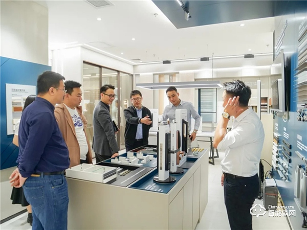 強強聯合，共創輝煌 | 龍湖地產高層到訪頂固，共謀未來深度發展