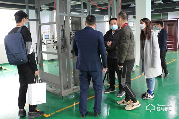 佳兆業(yè)科創(chuàng)集團(tuán)領(lǐng)導(dǎo)一行蒞臨櫻花智能鎖參觀考察 佳兆業(yè)科創(chuàng)集團(tuán)領(lǐng)導(dǎo)一行蒞臨櫻花智能鎖參觀考察