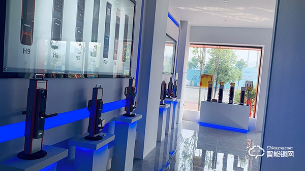 五大加盟優勢,人臉識別鎖專家,弘博匯智能鎖持續領跑行業! 五大加盟優勢,人臉識別鎖專家,弘博匯智能鎖持續領跑行業!