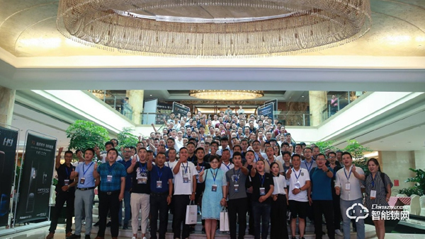 五大加盟優勢,人臉識別鎖專家,弘博匯智能鎖持續領跑行業! 五大加盟優勢,人臉識別鎖專家,弘博匯智能鎖持續領跑行業!