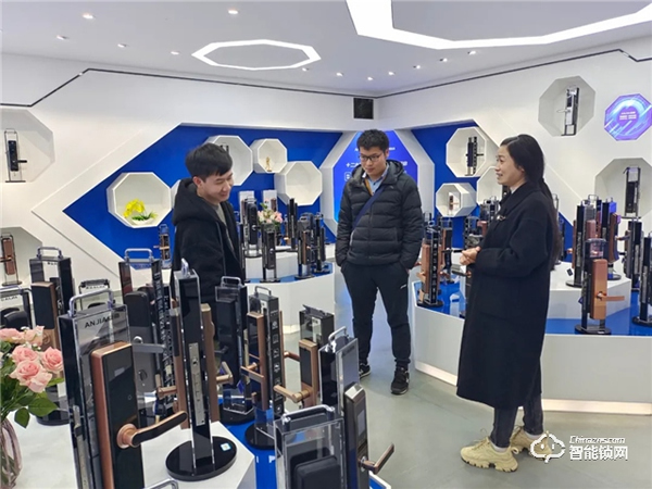 熱烈歡迎南京公安研究院蒞臨安嘉智能鎖考察 熱烈歡迎南京公安研究院蒞臨安嘉智能鎖考察