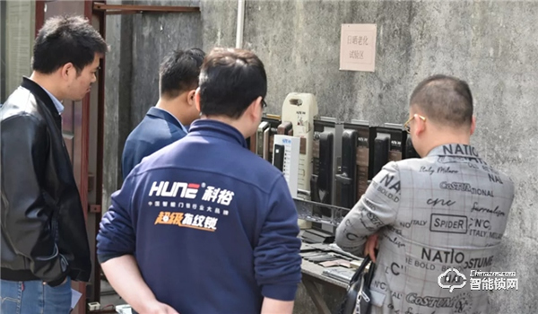 初到科技領(lǐng)導(dǎo)一行蒞臨科裕智能鎖參觀交流