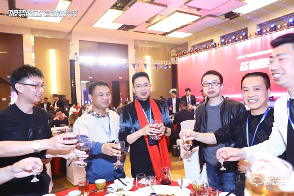 破勢騰飛,創(chuàng)領(lǐng)未來!飛利浦智能鎖2020年度經(jīng)銷商大會圓滿召開! 破勢騰飛,創(chuàng)領(lǐng)未來!飛利浦智能鎖2020年度經(jīng)銷商大會圓滿召開!