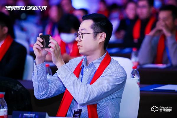 破勢騰飛,創(chuàng)領(lǐng)未來!飛利浦智能鎖2020年度經(jīng)銷商大會圓滿召開! 破勢騰飛,創(chuàng)領(lǐng)未來!飛利浦智能鎖2020年度經(jīng)銷商大會圓滿召開!