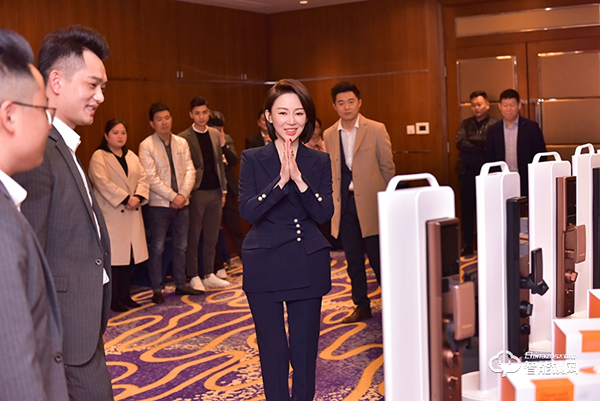 行業首創升降攝像頭3D人臉鎖發布 簽約九球天后潘曉婷------格里維爾以質量為核心理念開啟2021新篇章