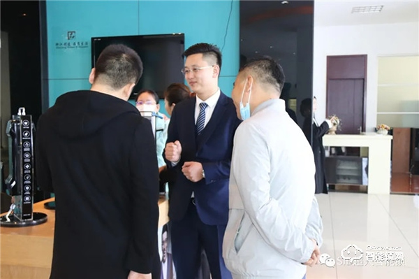 熱烈歡迎西安武漢兩地地產(chǎn)團(tuán)隊(duì)走進(jìn)超人! 熱烈歡迎西安武漢兩地地產(chǎn)團(tuán)隊(duì)走進(jìn)超人!