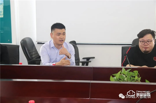 河南省房地產(chǎn)招標(biāo)采購協(xié)會(huì)走進(jìn)超人參觀考察