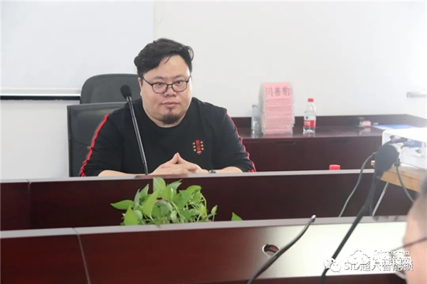 河南省房地產(chǎn)招標(biāo)采購協(xié)會(huì)走進(jìn)超人參觀考察