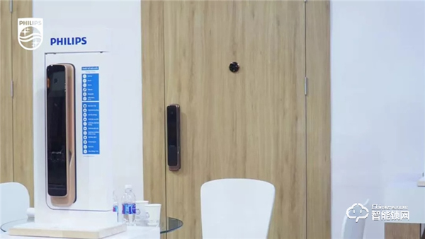飛利浦智能鎖攜智能晾衣架&保險柜震撼亮相越南建筑材料展會