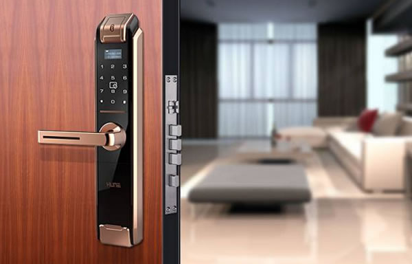 智能鎖，買的時候真心疼，用了覺得錢花得值了!