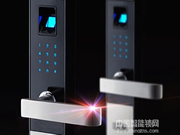 指紋鎖采用電池供電，在電池電壓不足時怎么辦?