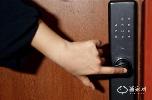 智能門鎖大熱的冷思考：智能鎖行業2019年該怎么走？