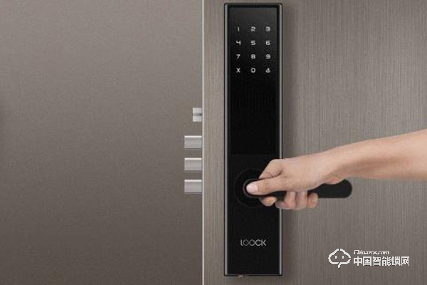 智能鎖被認為是智能家居行業的敲門磚 是各行各業巨頭的布局對象