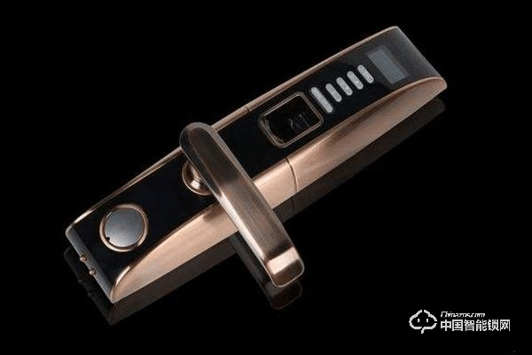 智能鎖被認為是智能家居行業的敲門磚 是各行各業巨頭的布局對象