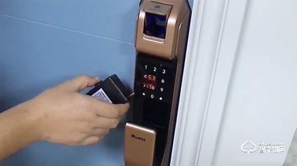 專家評面部識別智能門鎖：現階段安全系數低，還是選靠譜的