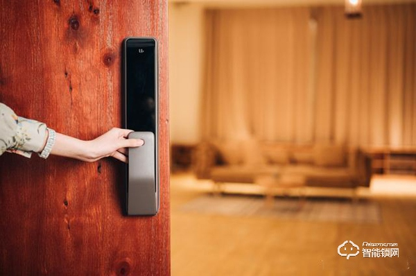 專家評面部識別智能門鎖：現階段安全系數低，還是選靠譜的
