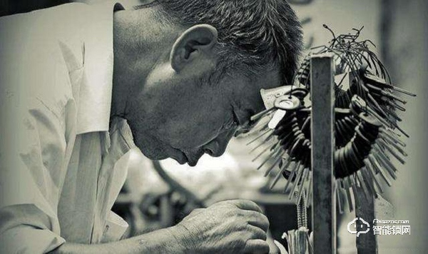 智能鎖逐漸替代普通機械鎖，難道鎖匠們真沒“活路”了？