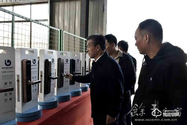 胡偉調(diào)研余干縣汽摩配、智能鎖產(chǎn)業(yè)發(fā)展情況