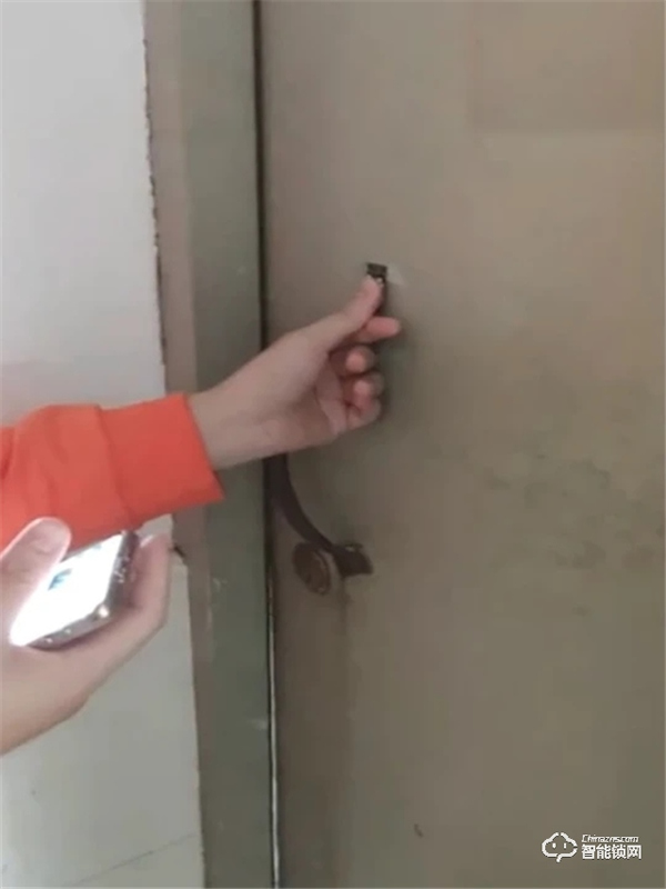 理工男將宿舍門鎖改成智能鎖：支持指紋聲控和app控制