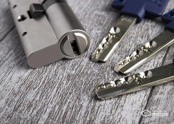 智能門鎖怎么選？別聽(tīng)導(dǎo)購(gòu)忽悠，關(guān)注這幾個(gè)方面就夠了！