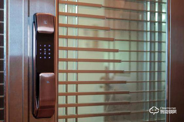 優(yōu)點(diǎn)智能鎖e1怎么打開(kāi)電池蓋 使用優(yōu)點(diǎn)智能鎖e1要注意哪些方面