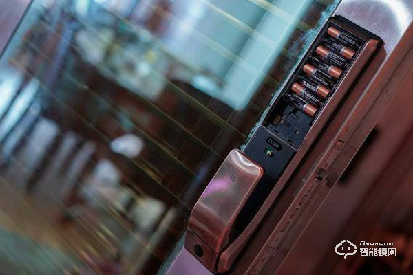 優(yōu)點(diǎn)智能鎖e1怎么打開(kāi)電池蓋 使用優(yōu)點(diǎn)智能鎖e1要注意哪些方面