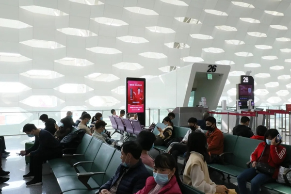 近百個(gè)登機(jī)口指示牌全覆蓋，凱迪仕新春加碼投放，持續(xù)霸屏深圳機(jī)場(chǎng)！