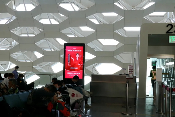 近百個(gè)登機(jī)口指示牌全覆蓋，凱迪仕新春加碼投放，持續(xù)霸屏深圳機(jī)場(chǎng)！