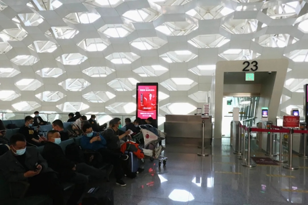 近百個(gè)登機(jī)口指示牌全覆蓋，凱迪仕新春加碼投放，持續(xù)霸屏深圳機(jī)場(chǎng)！