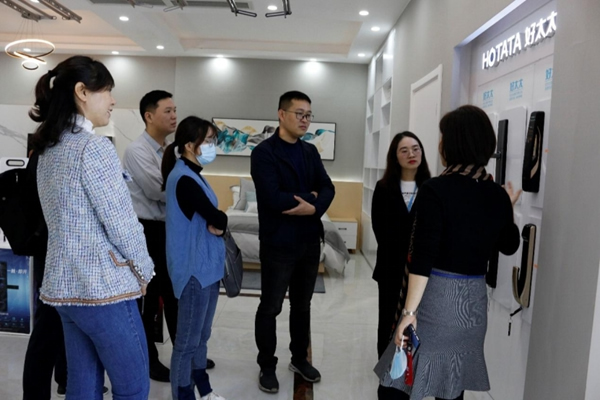 中國電研日電事業(yè)部領(lǐng)導(dǎo)專家組蒞臨好太太參觀交流