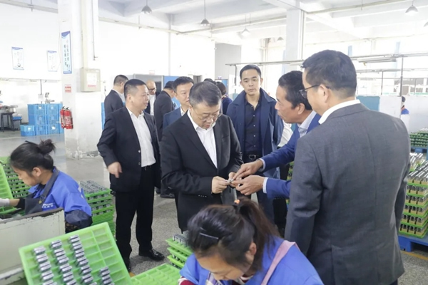 溫州甌海區領導一行人蒞臨琨山智能鎖生產工廠參觀指導