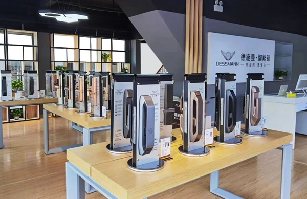 德施曼智能鎖超級(jí)體驗(yàn)店走紅無(wú)錫 首創(chuàng)深度體驗(yàn)?zāi)Ｊ匠尚袠I(yè)示范