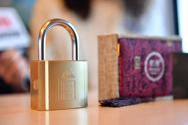 箭牌智能科技董事長錢志云搭乘滬蘇通高鐵 邁向新的輝煌