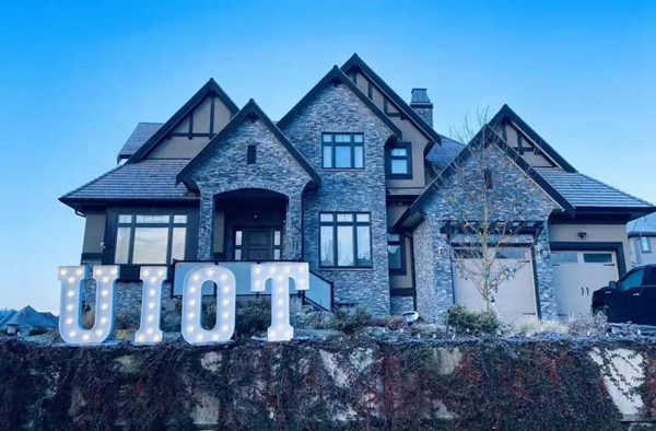 UIOT超級(jí)智慧家獲贈(zèng)恐龍蛋一枚