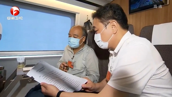 榮事達集團董事長潘保春等百余位全國人大代表抵達北京 榮事達集團董事長潘保春等百余位全國人大代表抵達北京