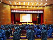 穿上軍裝的楊格家人們精神抖擻,英姿颯爽!