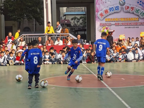 必達(dá)連續(xù)三年贊助南環(huán)小學(xué)足球隊(duì)
